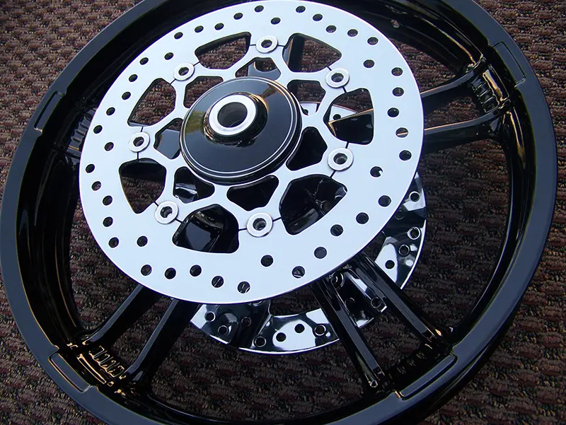 FREEWHEELER-BLACK-WHEEL-POLISHED-ROTORS-PINSTRIPE-SPACER